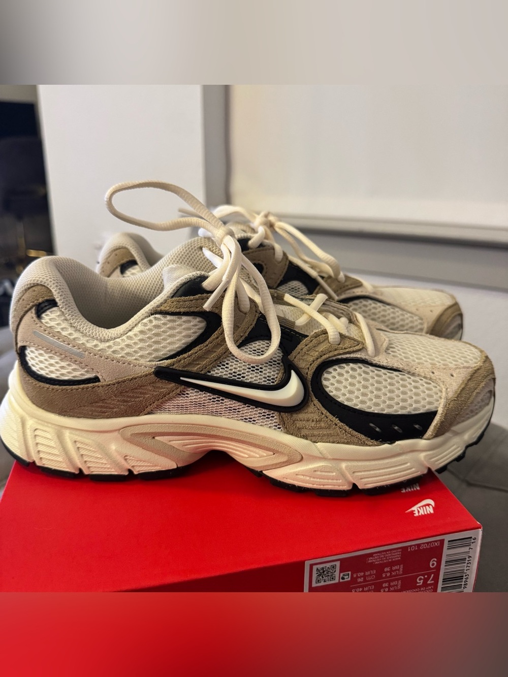 Nike Women's V5 RNR Suede 2 Shoes in Coconut Milk Size 9 NIB
